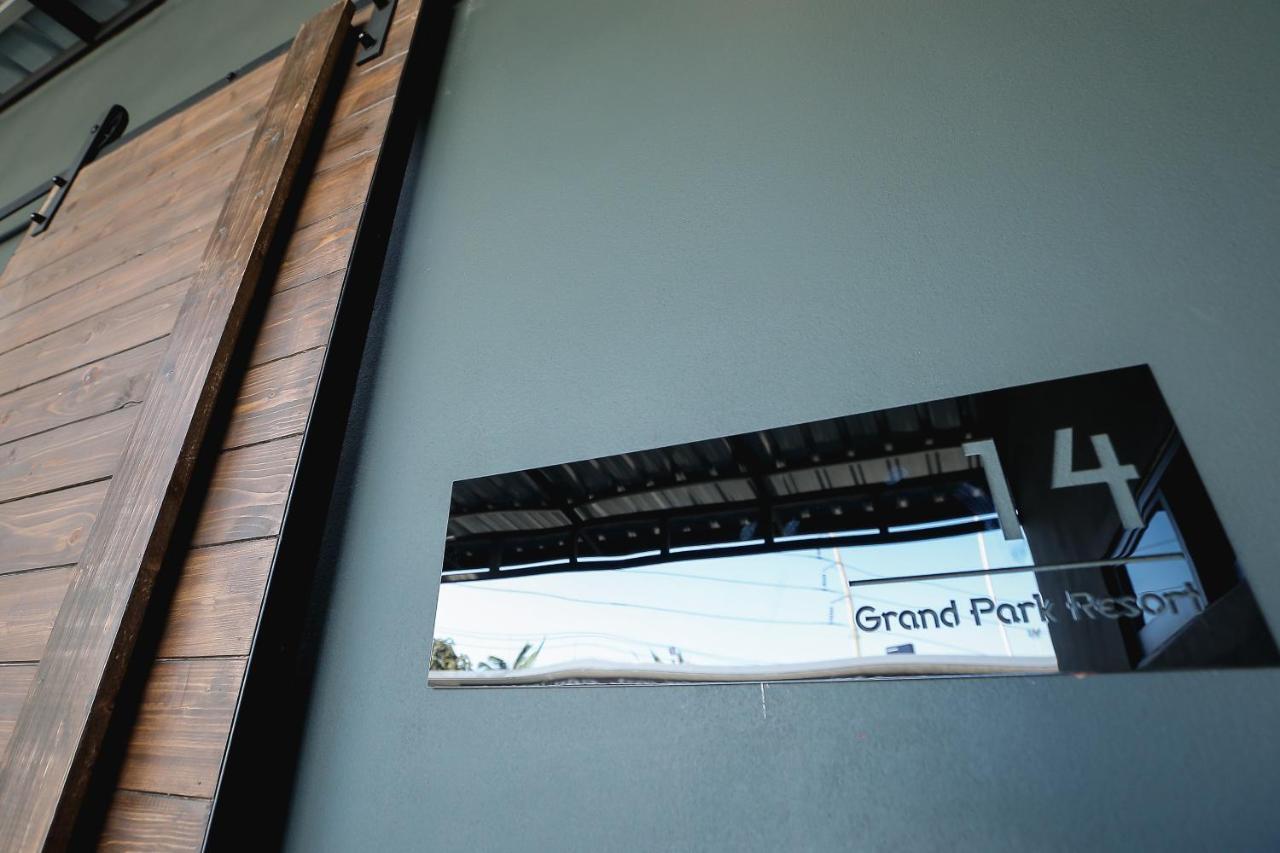 Grand Park Resort Bangkok Exterior photo